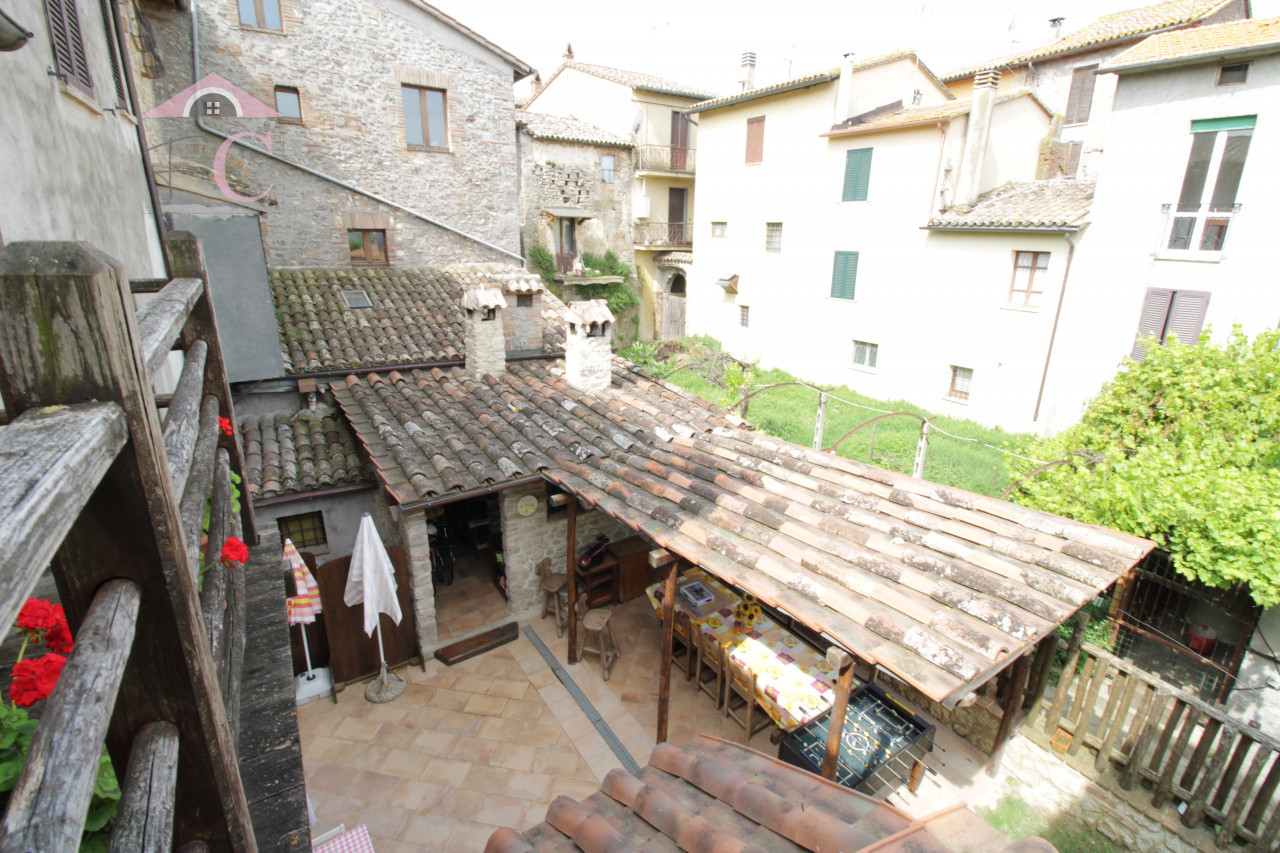 quadrelli proprieta storica e di lusso giardino pietra a vista terrazza panoramica 20.png